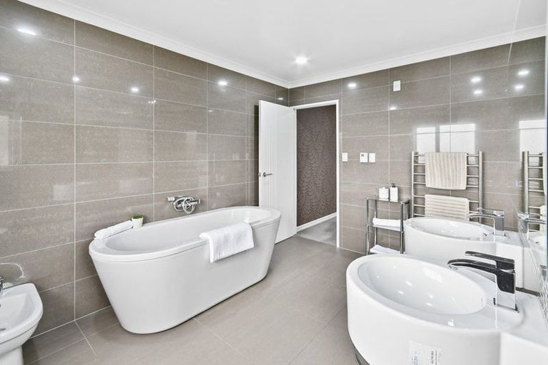 Photo of property in 15 Bejoy Rise, East Tamaki Heights, Auckland, 2016