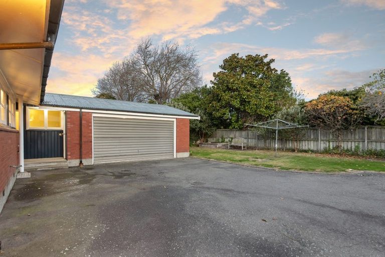 Photo of property in 11 Tuirau Place, Ilam, Christchurch, 8041