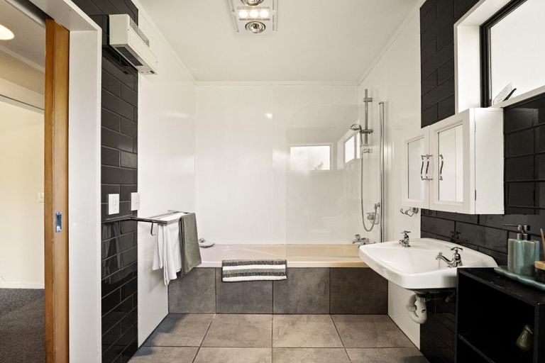 Photo of property in 18a Brighton Road, Green Island, Dunedin, 9018