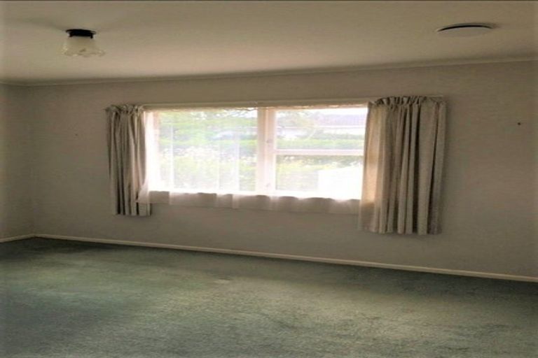 Photo of property in 16 Taupo Street, Green Bay, Auckland, 0604