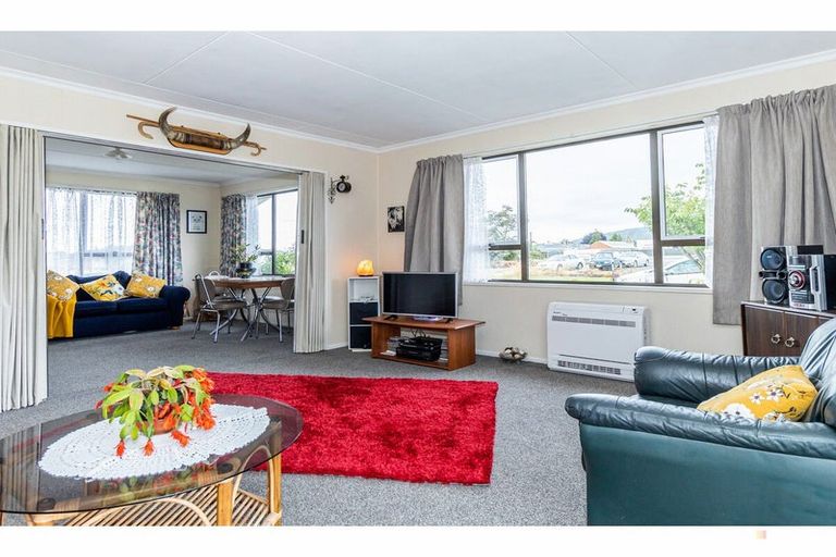 Photo of property in 5-5a Rugby Street, Waimate, 7924
