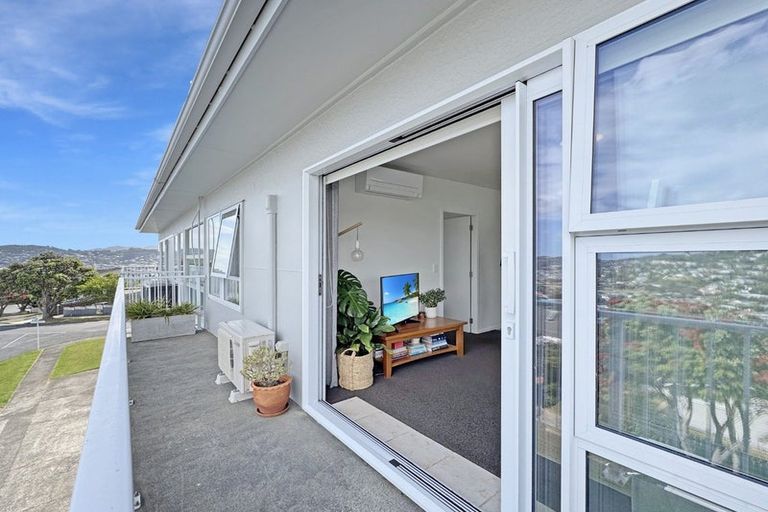 Photo of property in 6/32 Akaroa Drive, Maupuia, Wellington, 6022