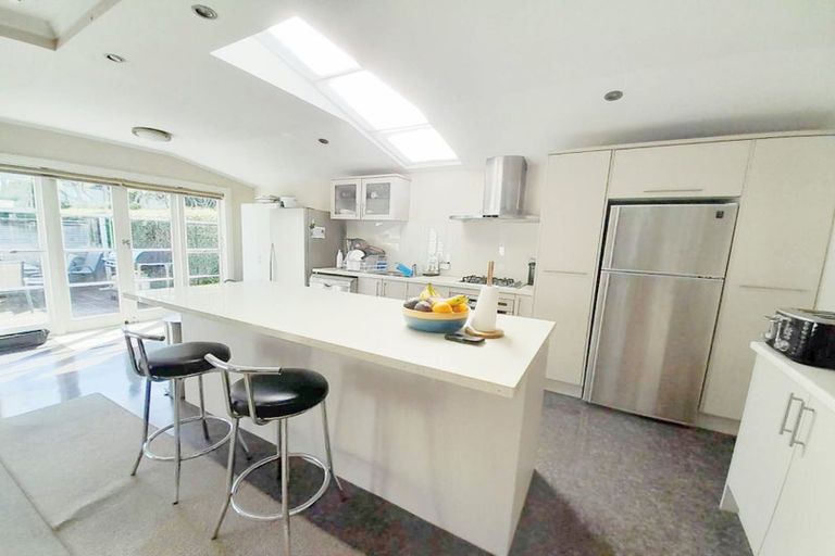 Photo of property in 4 Woodglen Road, Glen Eden, Auckland, 0602