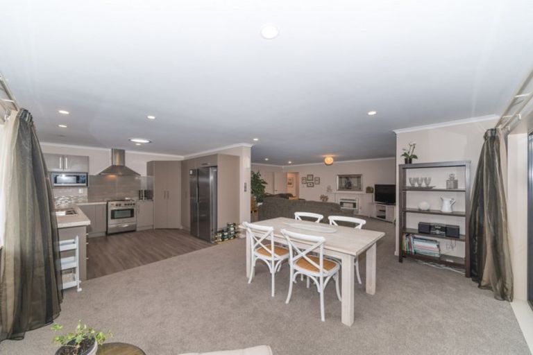 Photo of property in 66 Roberts Line, Kelvin Grove, Palmerston North, 4414