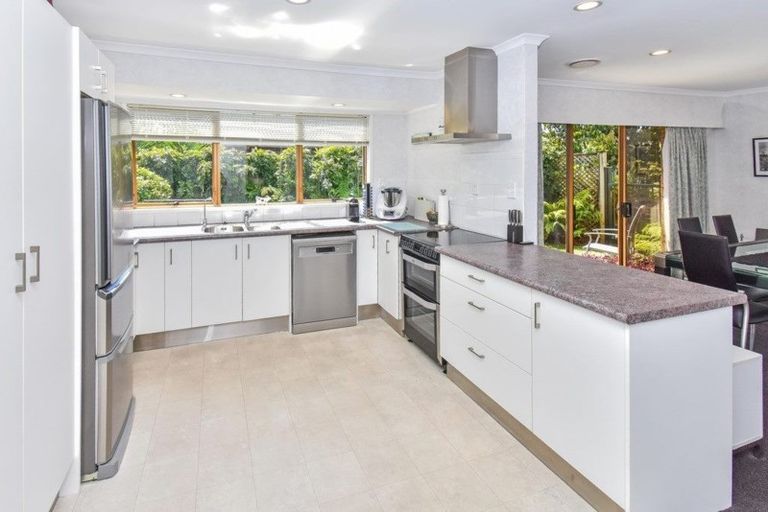 Photo of property in 9 Tulloch Place, Conifer Grove, Takanini, 2112