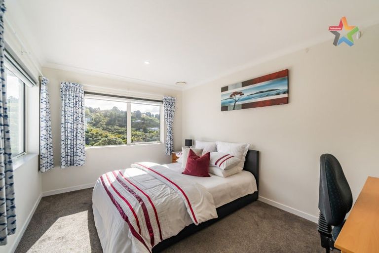 Photo of property in 2 Poto Road, Normandale, Lower Hutt, 5010