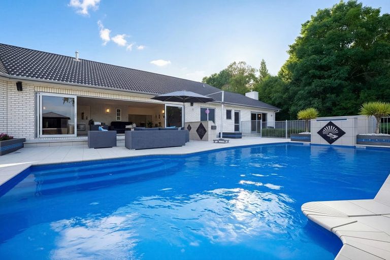 Photo of property in 7 Burgundy Park Avenue, Henderson, Auckland, 0612