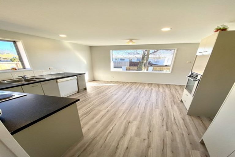 Photo of property in 33 Pensacola Crescent, Broomfield, Christchurch, 8042