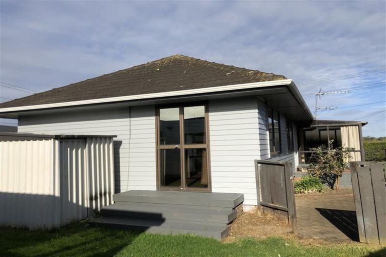 Photo of property in 77 Tidal Road, Mangere, Auckland, 2022