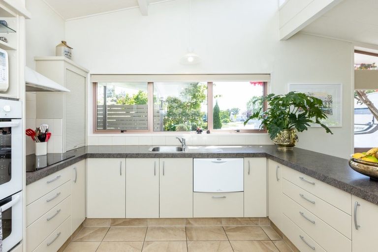 Photo of property in 72 Puketapu Road, Taradale, Napier, 4112