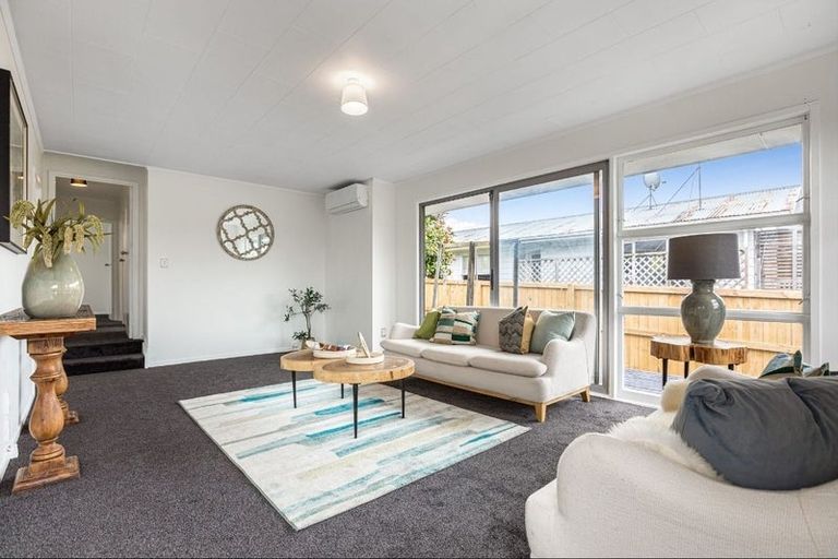 Photo of property in 9 Huruhuru Road, Massey, Auckland, 0614