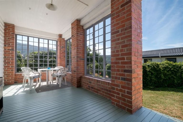 Photo of property in 118 Wellington Street, Picton, 7220