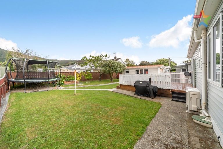 Photo of property in 11 Wheatley Street, Naenae, Lower Hutt, 5011