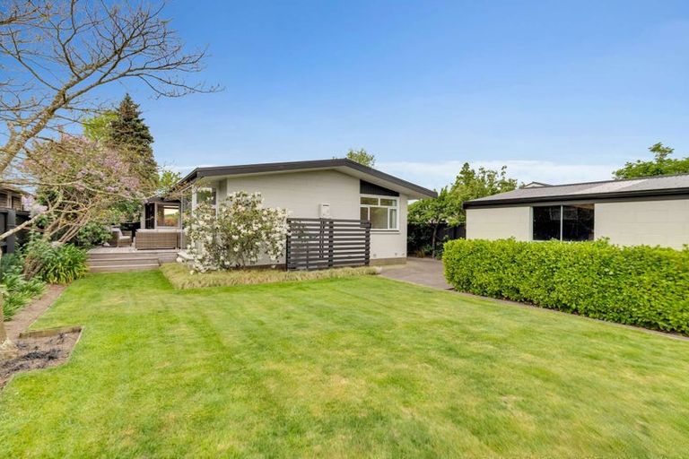 Photo of property in 33 Kent Lodge Avenue, Avonhead, Christchurch, 8042
