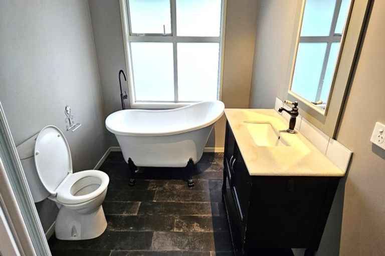 Photo of property in 303 Otumoetai Road, Otumoetai, Tauranga, 3110