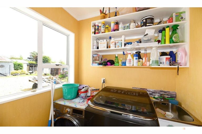 Photo of property in 66 Timaru Road, Waimate, 7924