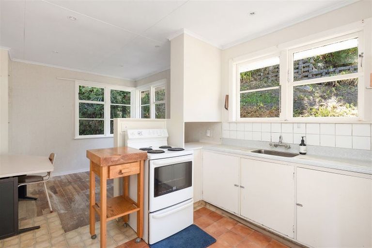 Photo of property in 77 Salford Street, Newlands, Wellington, 6037