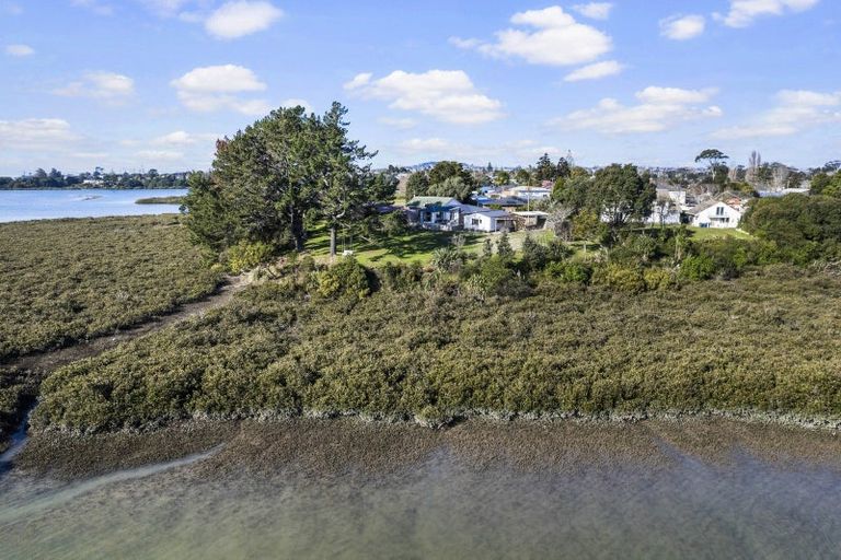 Photo of property in 58 Cobham Crescent, Kelston, Auckland, 0602