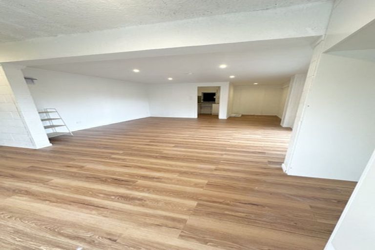 Photo of property in 2/59 Pupuke Road, Birkenhead, Auckland, 0627