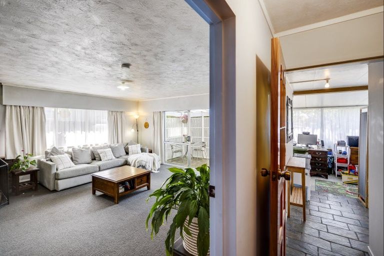 Photo of property in 13 Clement Place, Greenmeadows, Napier, 4112