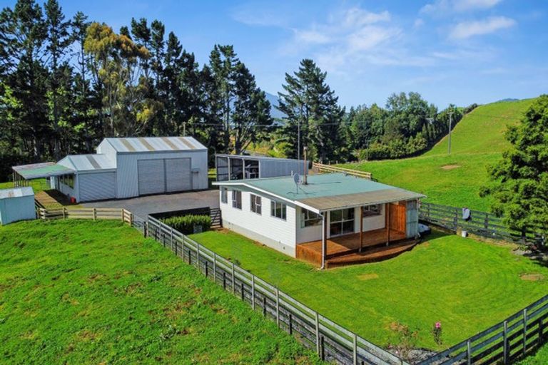 Photo of property in 435 Barrett Road, Omata, New Plymouth, 4374