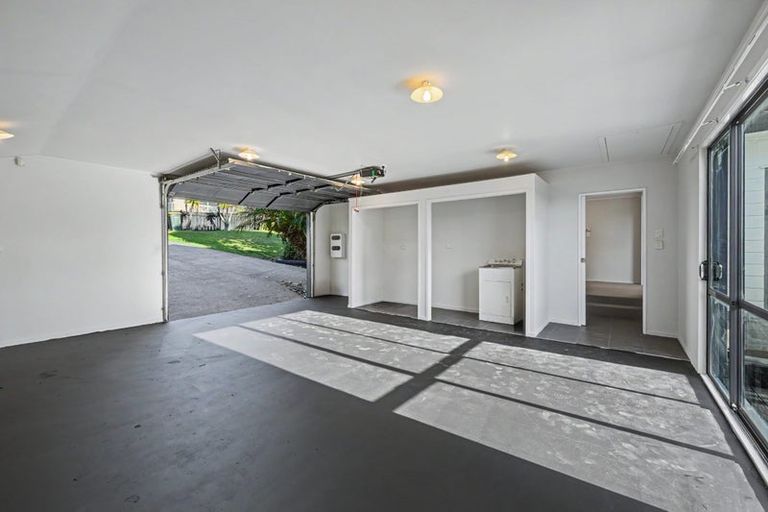 Photo of property in 30 Arlette Place, Massey, Auckland, 0614