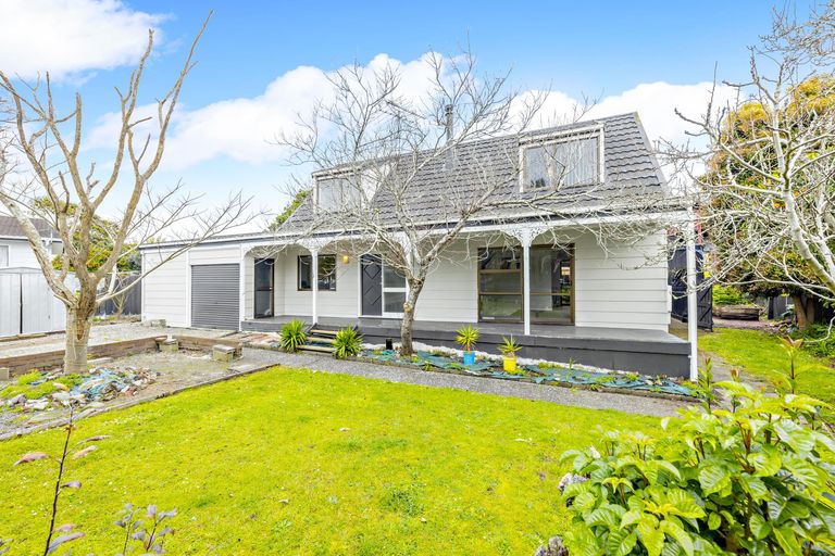 Photo of property in 11 Slim Place, Clendon Park, Auckland, 2103