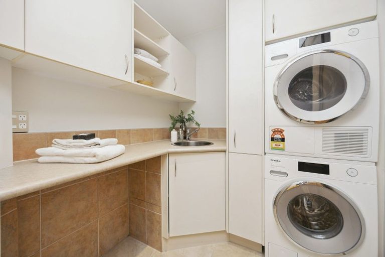 Photo of property in Mon Desir Apartments, 6/173b Hurstmere Road, Takapuna, Auckland, 0622