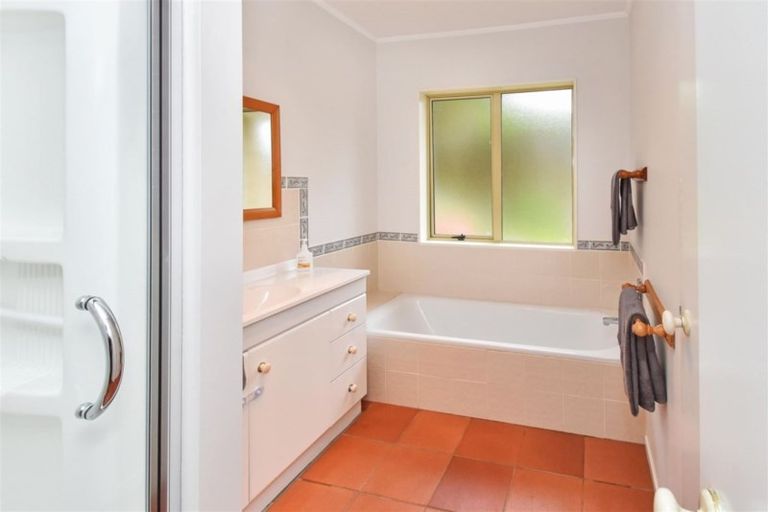 Photo of property in 22 The Glade South, Pukekohe, 2120
