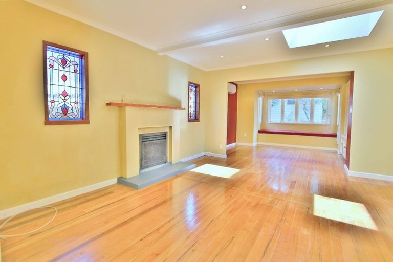 Photo of property in 182 Woodlands Park Road, Titirangi, Auckland, 0604