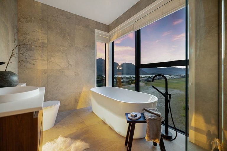 Photo of property in 34 Kirimoko Crescent, Wanaka, 9305