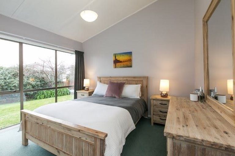 Photo of property in 27 James Cook Street, Havelock North, 4130