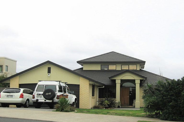 Photo of property in 6 Shearwater Rise, Paraparaumu Beach, Paraparaumu, 5032