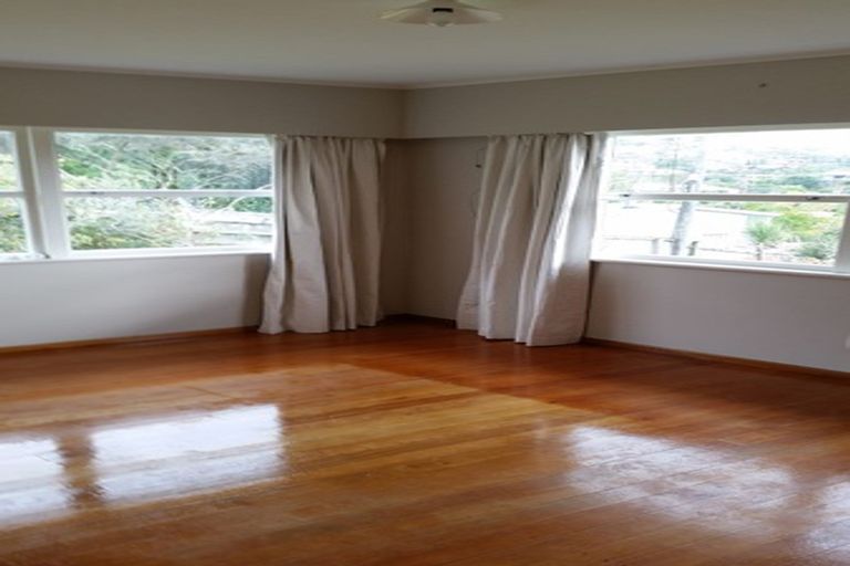 Photo of property in 1 Aotearoa Terrace, Murrays Bay, Auckland, 0630