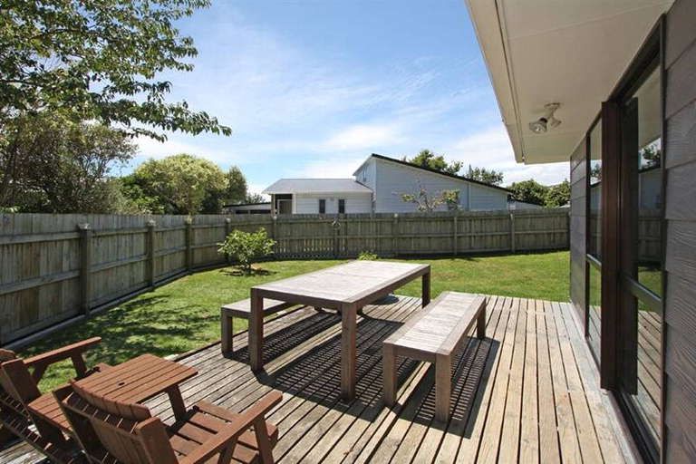 Photo of property in 17 Konini Grove, Raumati Beach, Paraparaumu, 5032