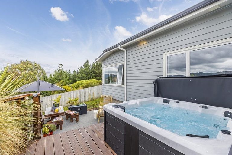 Photo of property in 152 Endeavour Drive, Whitby, Porirua, 5024