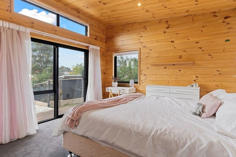 Photo of property in 18 Pembroke Street, Avondale, Christchurch, 8061