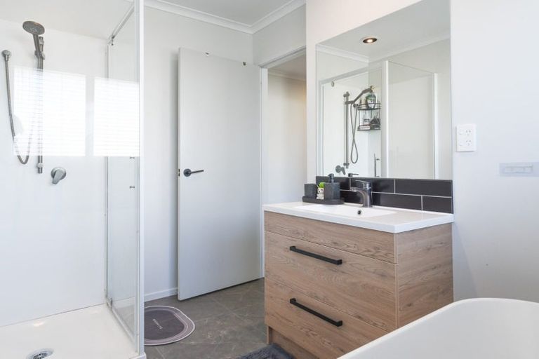 Photo of property in 1 Kohekohe Drive, Owhata, Rotorua, 3010