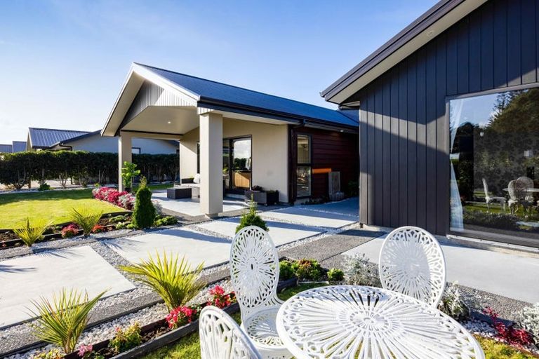 Photo of property in 12 Kotare Drive, Waiwhakaiho, New Plymouth, 4312