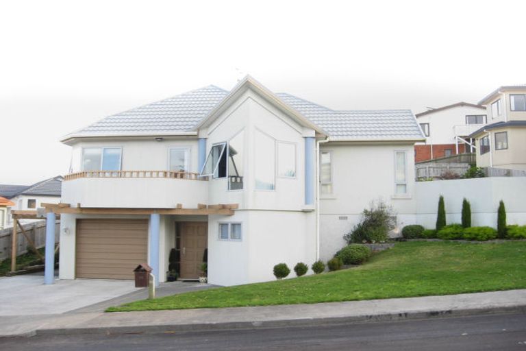 Photo of property in 75 Dress Circle, Newlands, Wellington, 6037