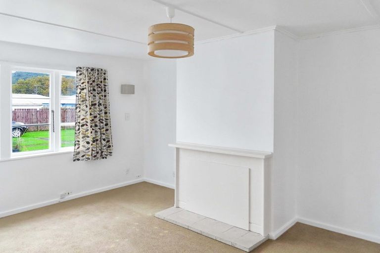 Photo of property in 3 Bryant Grove, Taita, Lower Hutt, 5011