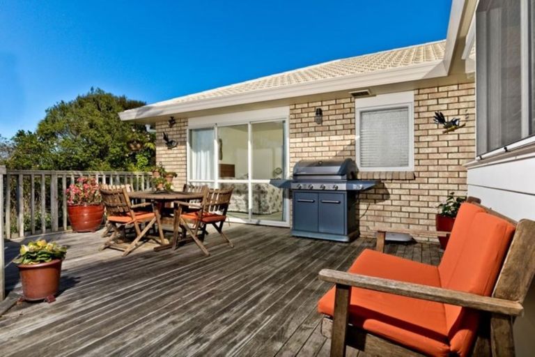 Photo of property in 133 Awaroa Road, Sunnyvale, Auckland, 0612