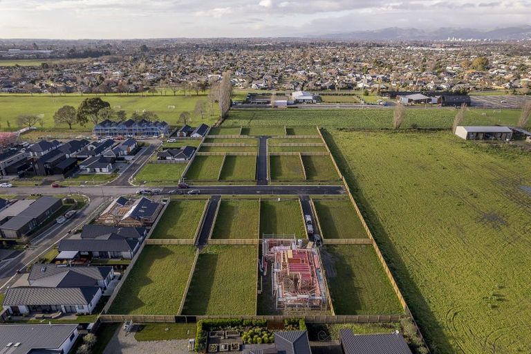 Photo of property in 32 Walter Case Drive, Harewood, Christchurch, 8051