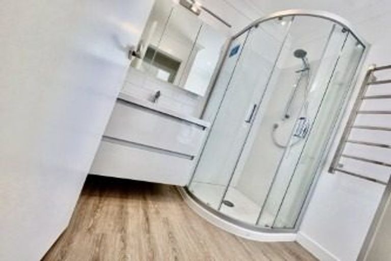 Photo of property in 40c Kervil Avenue, Te Atatu Peninsula, Auckland, 0610