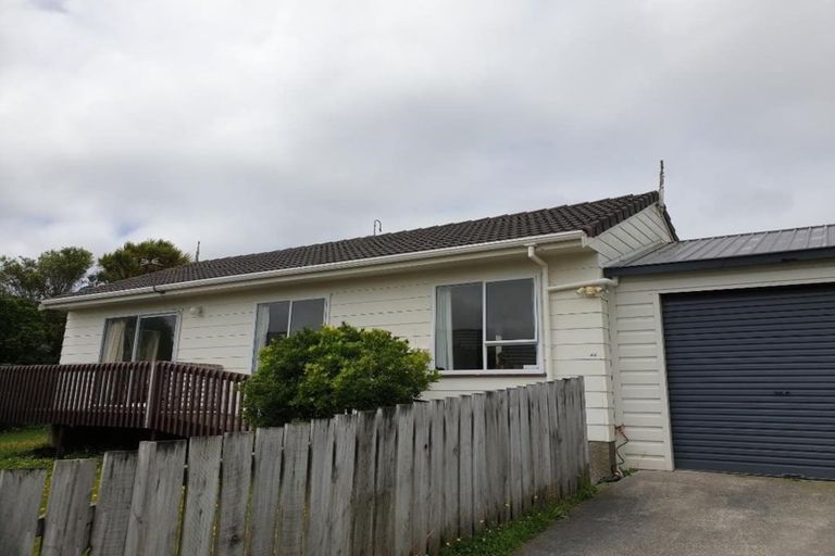 Photo of property in 33 Guadeloupe Crescent, Grenada Village, Wellington, 6037