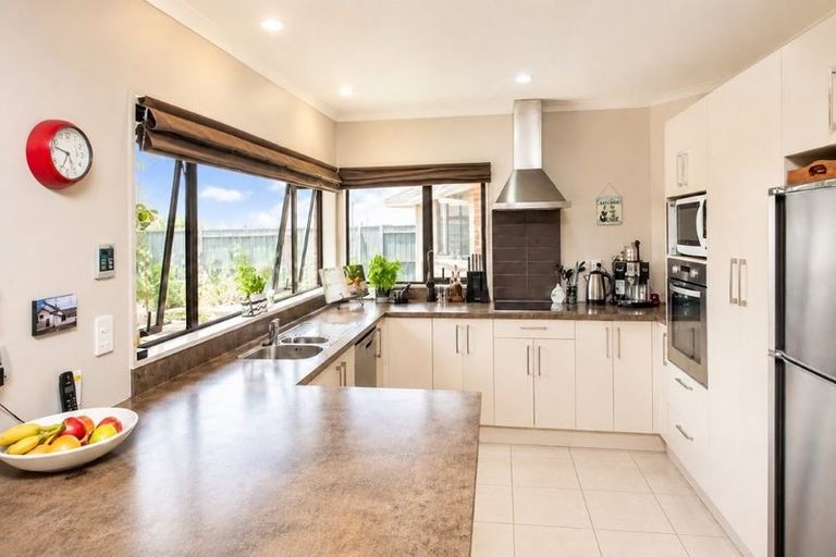 Photo of property in 4 Dryden Court, Kelvin Grove, Palmerston North, 4414