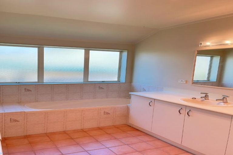 Photo of property in 14 Wineberry Place, Albany, Auckland, 0632