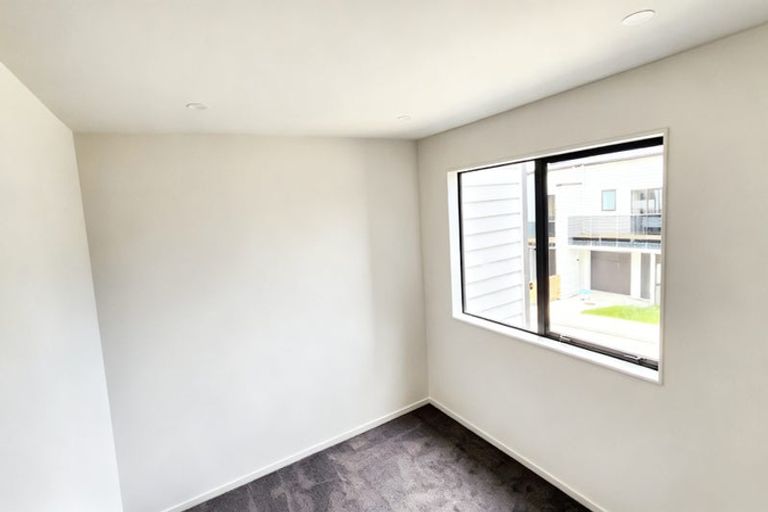 Photo of property in 8 Korokio Lane, Henderson, Auckland, 0612