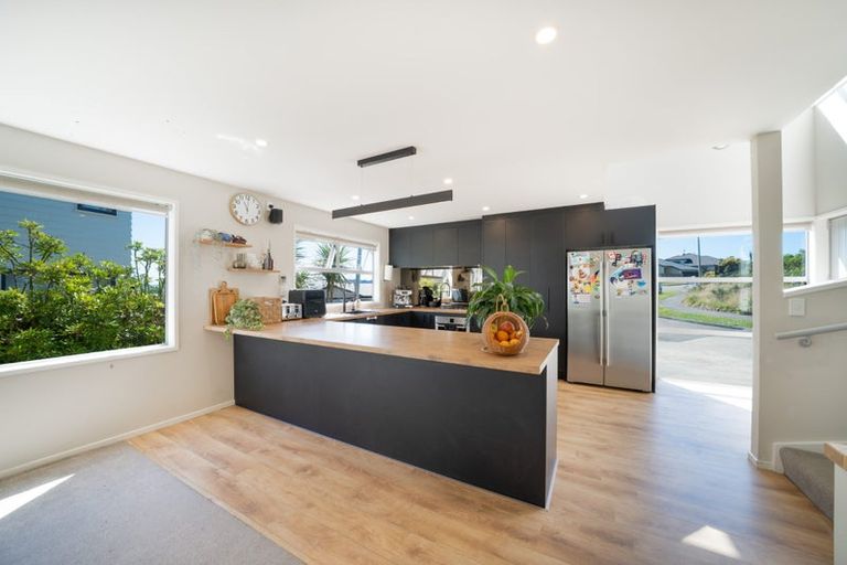 Photo of property in 27a Comber Place, Johnsonville, Wellington, 6037