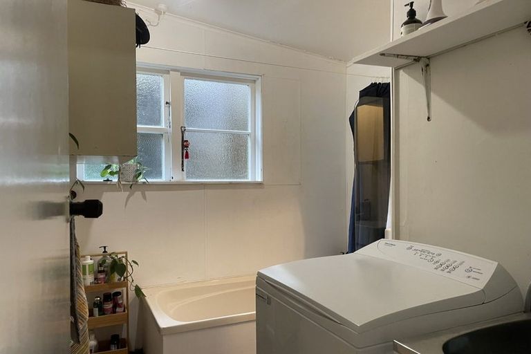 Photo of property in 42 Pokohiwi Road, Normandale, Lower Hutt, 5010